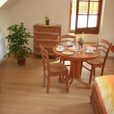 A Restaurace Vyhlidka كارلستين