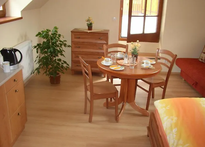 A Restaurace Vyhlidka Карлштейн